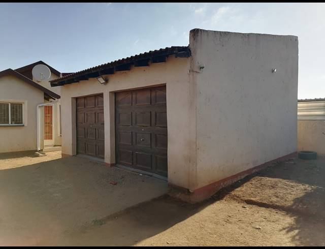 2 BEDROOM HOUSE FOR SALE IN LAKESIDE